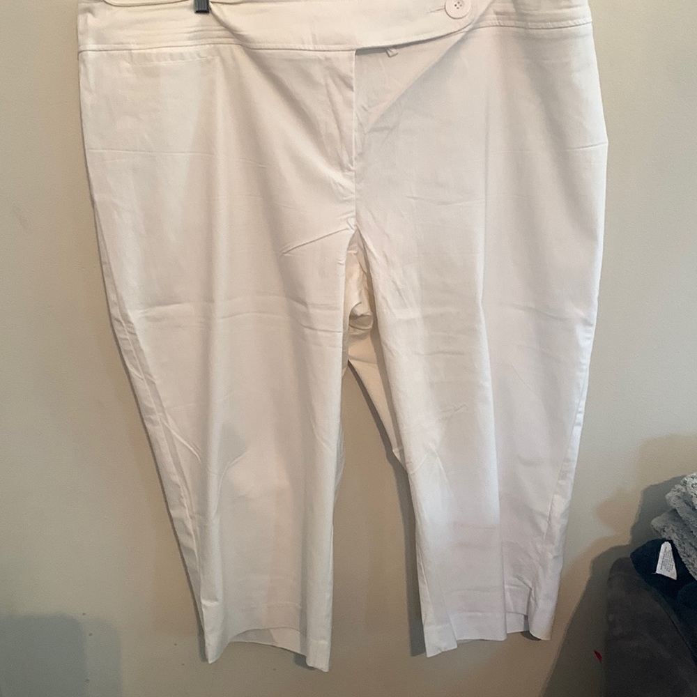 Women’s Jaclyn Smith capri pant